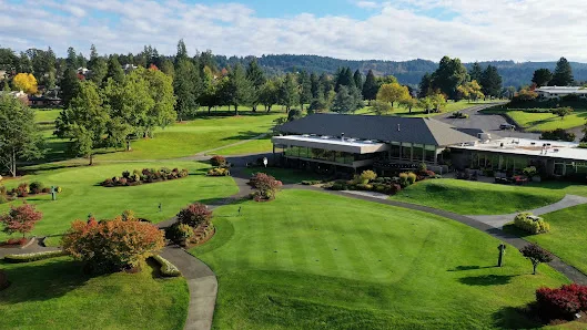 Illahe Hills Country Club photo 4