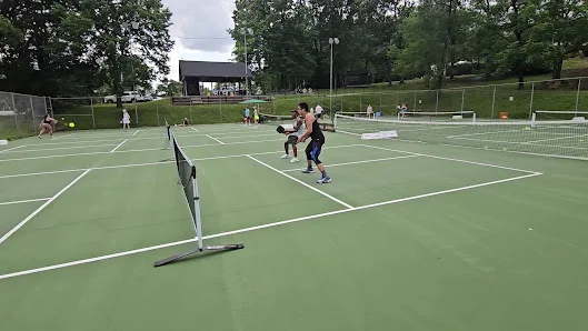 The Courts at West Meade photo 3